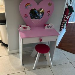 Girls Heart Vanity Furniture Set