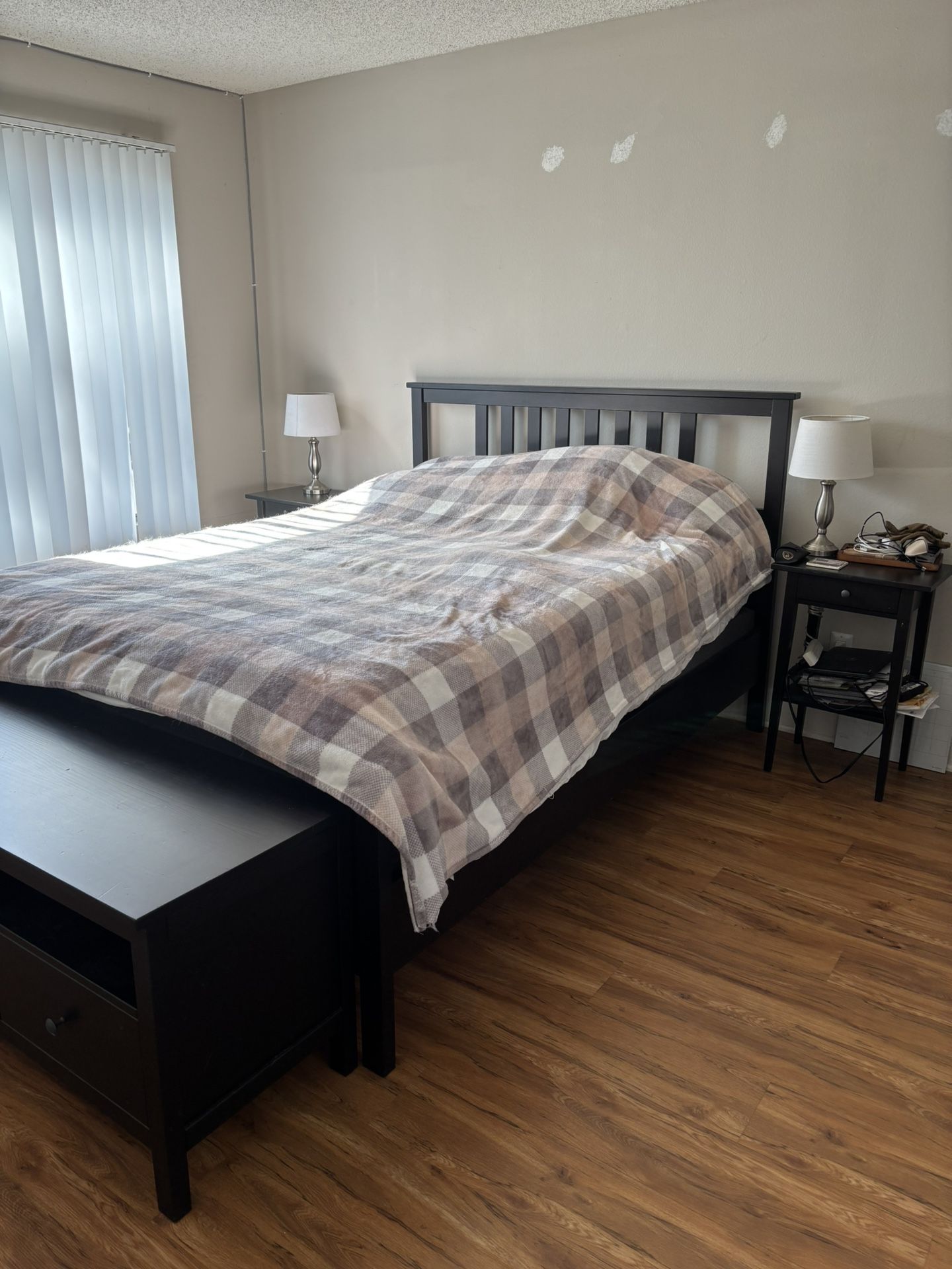 Need Gone By Dec 1-Black Queen Bedroom Set β Bed Frame + 2 Nightstands + Storage Bench