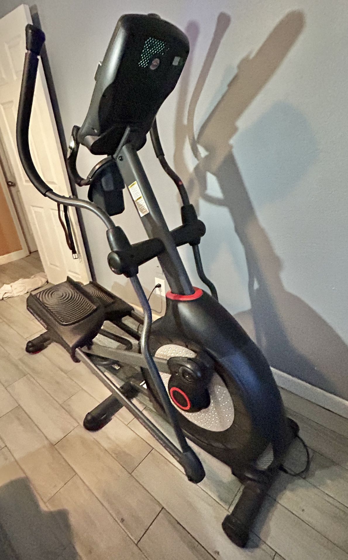 Schwinn 470 Elliptical with 10” Motorized Incline