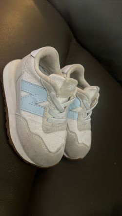 Toddlers new balances, size 5