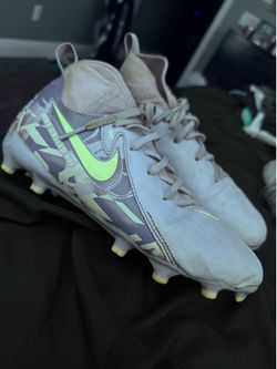 Girls cleats
