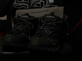 Black Balenciaga tracks 10 M