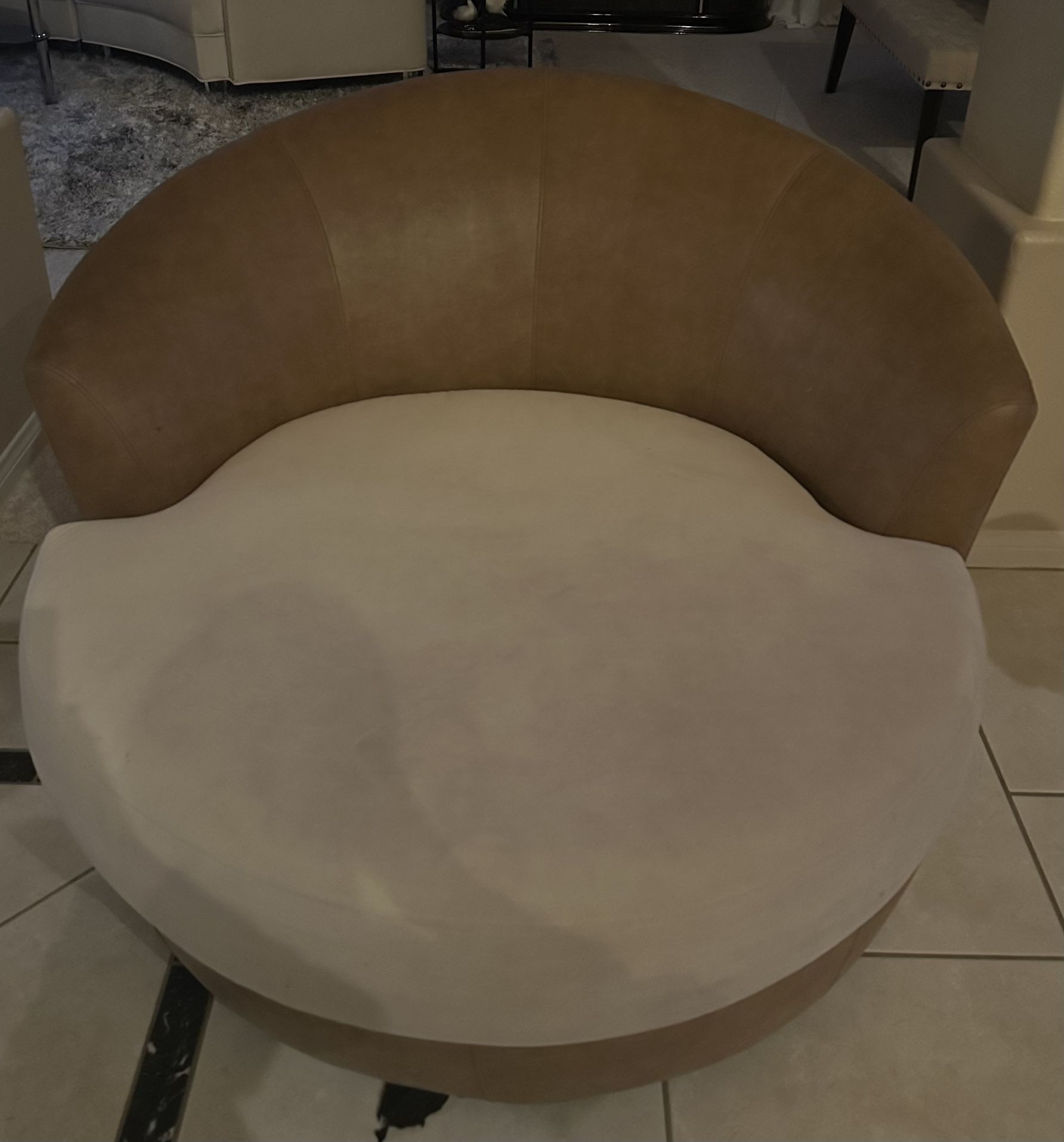 Oversize Swivel Round Chair