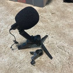 Creator kit with microphone, phone holder and grip/mini tripod