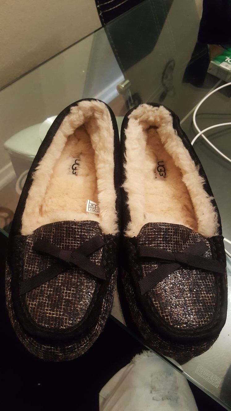 Ugg slippers like new