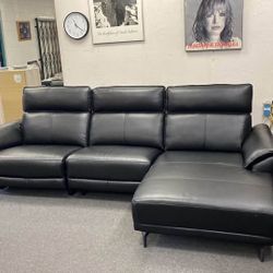 New Power Reclining Sectional With Chaise.  Top Grain Leather.  112 X 60 X 40 High.  Free Delivery!