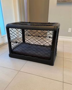 Diggs Pet Crate - Medium - Mint Condition