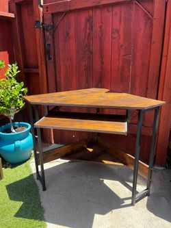 Corner desk with keyboard tray and storage shelf