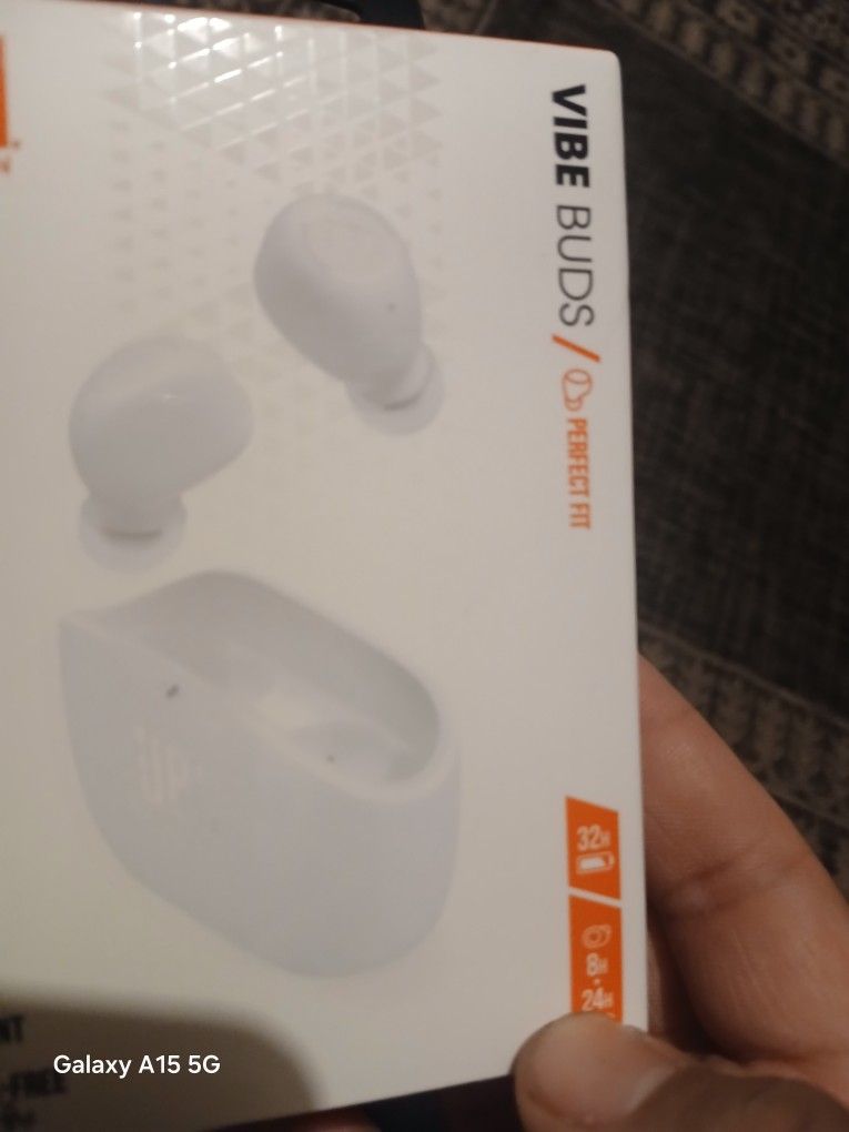 JBL Vibe Buds - True wireless earbuds - Bud design true wireless earbuds with JBL Deep Bass Sound and all-day comfort - White