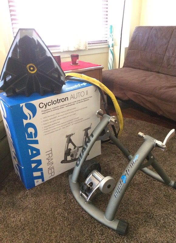 Giant Cyclotron AUTO II Trainer w/CycleOps Riser Block & CycleOps Trainer Tire Yellow