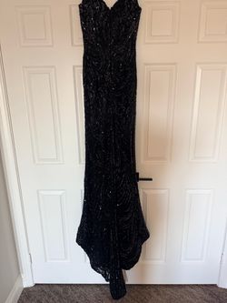 Beautiful woman’s Dress Size 2