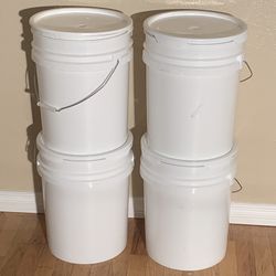 FOUR 5 Gallons Empty Buckets & Lids Lot