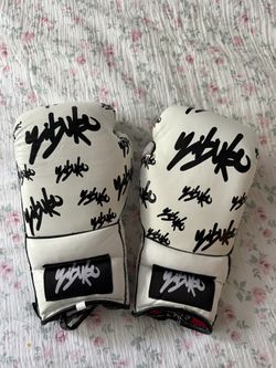 Yibuko boxing gloves
