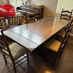 3 Piece Dining Set - Hutch, Dinner Table , Buffet Table - Needs To Go - 