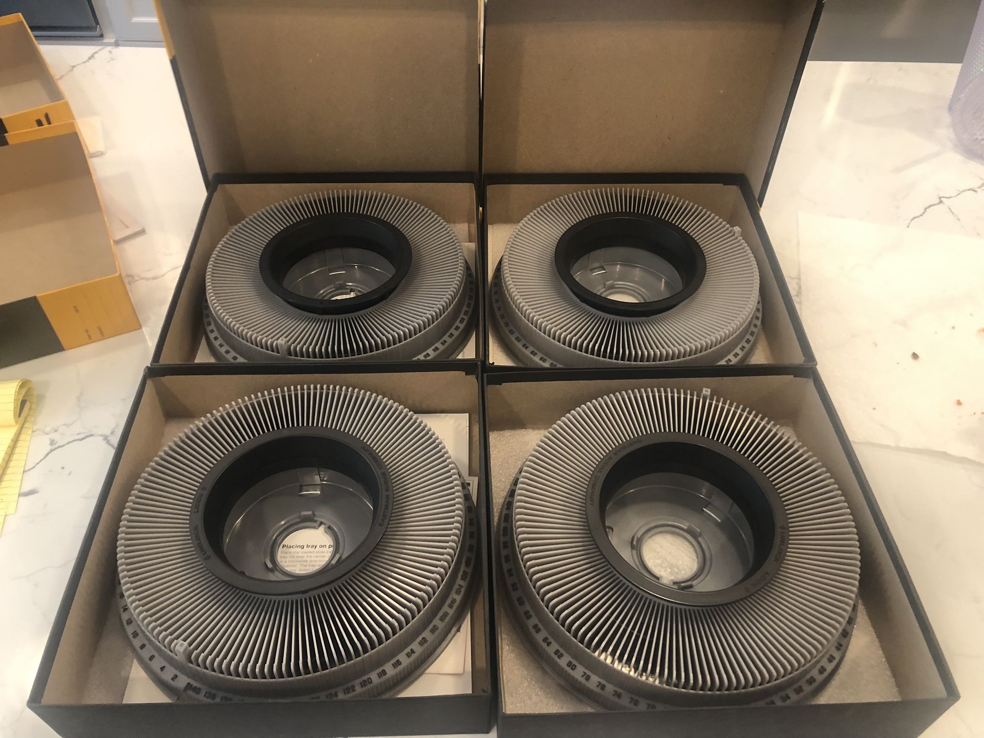 Kodak Carousel 4600  Slide projector, 4 Carousels, 1 Screen 