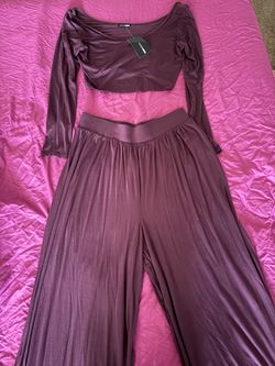 Fashion Nova Women’s Wide leg pants set with crop top