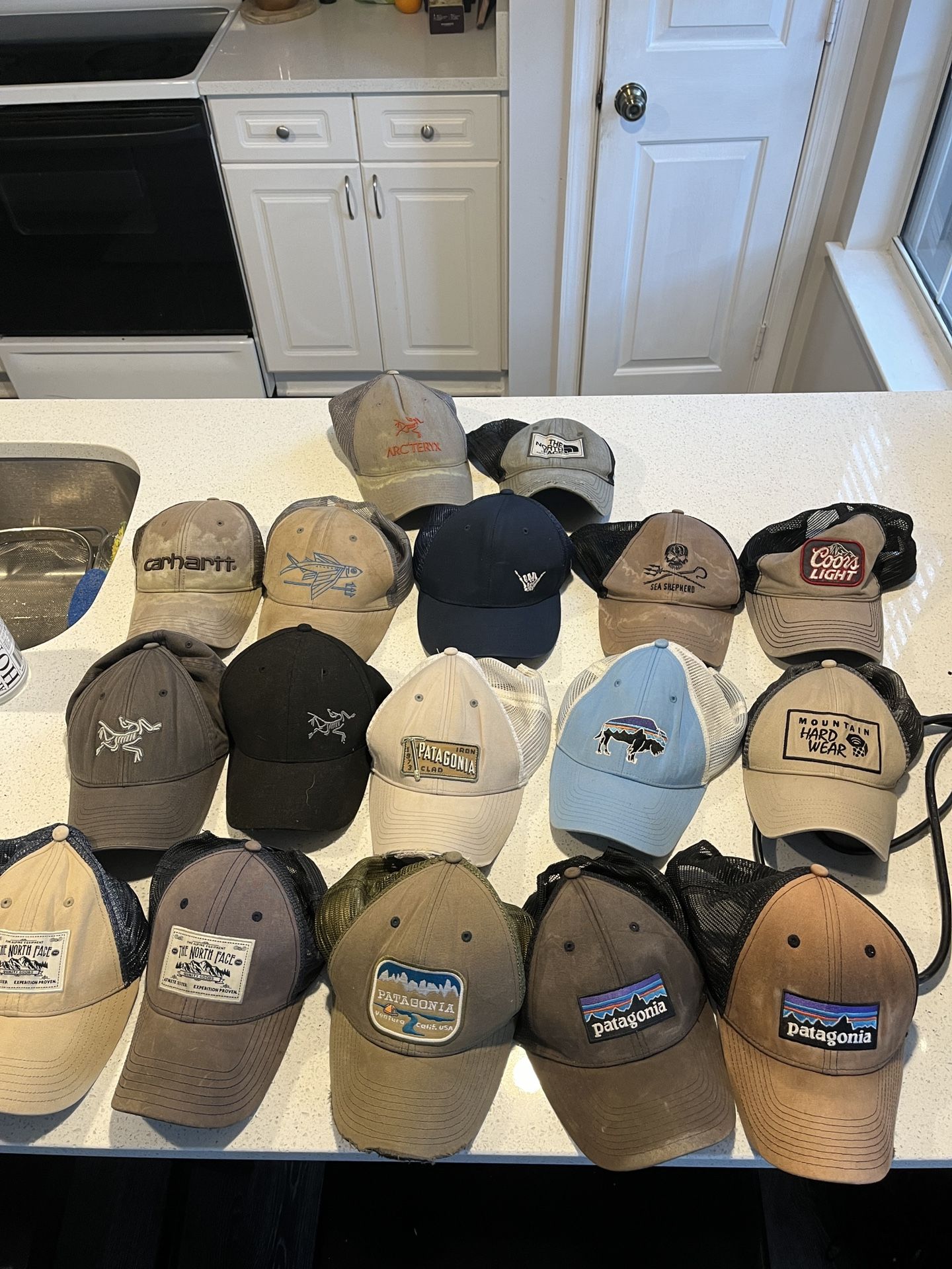 Mens hats (Arc’teryx, Patagonia, NorthFace, etc.)