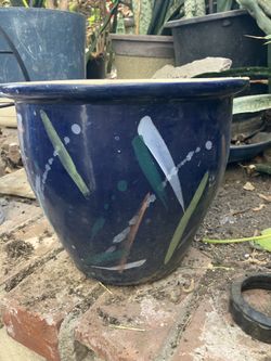 Pot ceramic with hole in the bottom