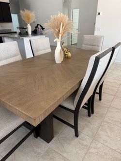 Like New ✨ Modern 7-Piece Dining Table Set – Like New