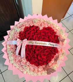 Ramo roses flowers bouquet