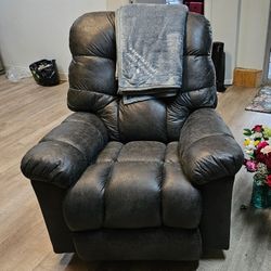 La-Z-Boy Recliner Chair – Excellent Condition