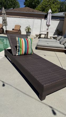 ⛱️RESTORATION HARDWARE⛱️ ALL WEATHER WICKER CHAISE LOUNGER CHAIR Available for pick up in Santa Ana