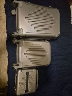 Luggage 3 for sale brand new theyre small