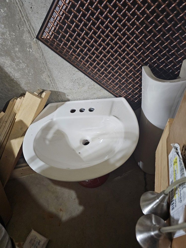 Pedastal Sink Great Condition Don't Need