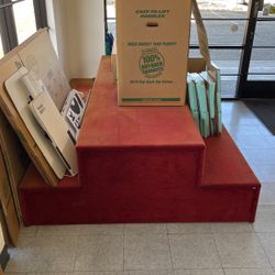 2 Display Stands/bench 