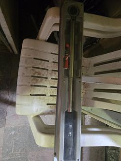 Torque Rench Lugnuts On Rim TO TIGHTEN TO SPECS