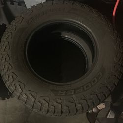 Cooper Discover Stronghold AT 