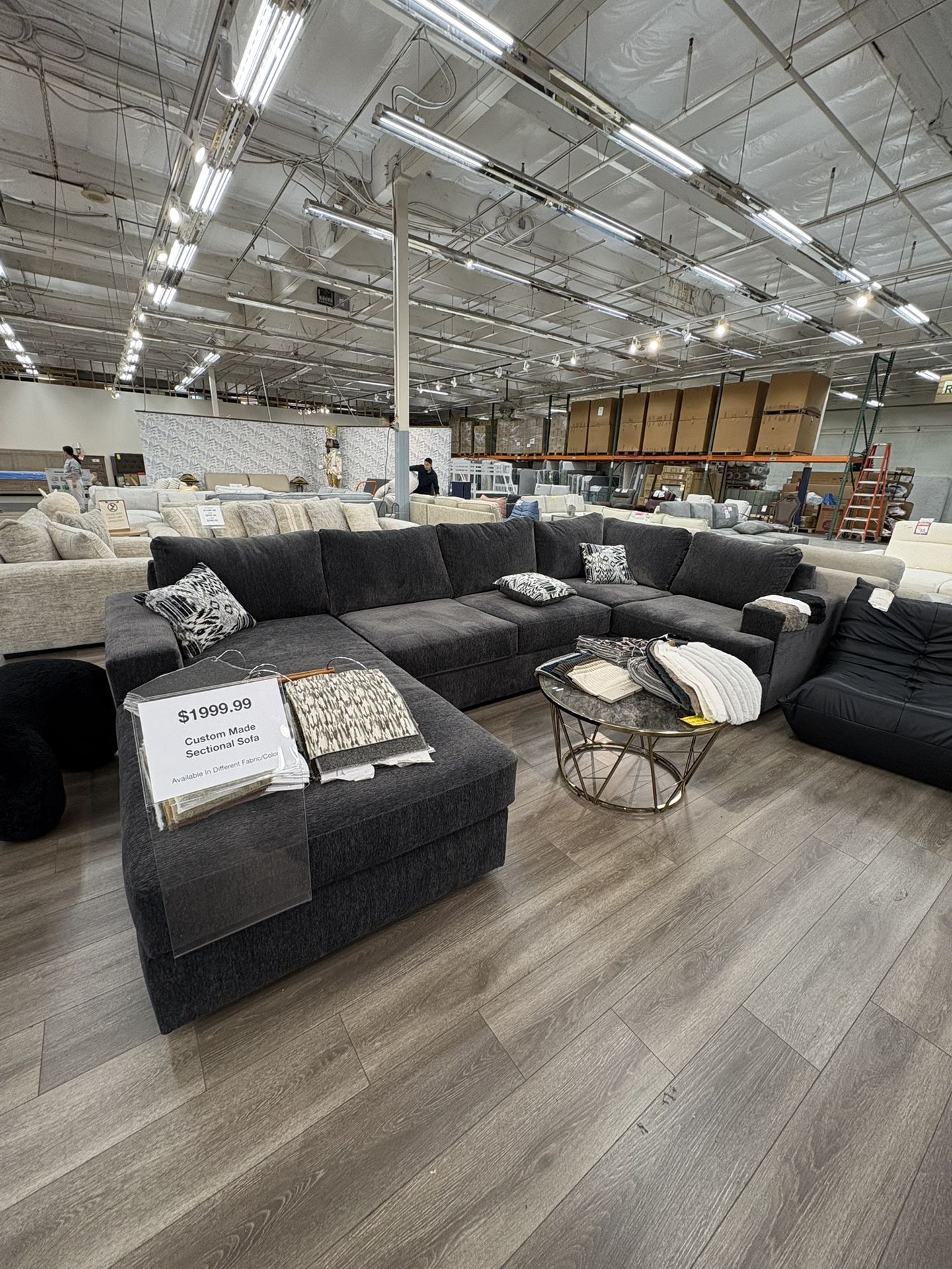 LARGE FABRIC DARK GRAY SECTIONAL