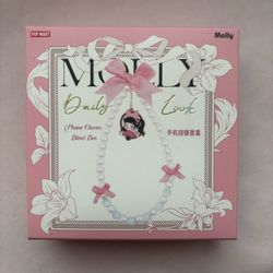Molly Daily Look Phone Charm
