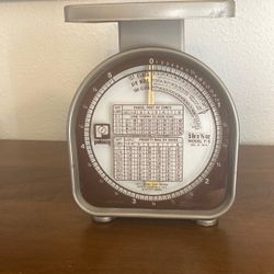 1975 Vintage Pelouze Mail Scale