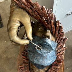 ENDODONTIST. BRONZE STATUE