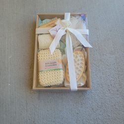 New 6 Piece Bath Set Nice Gift $ 4.00