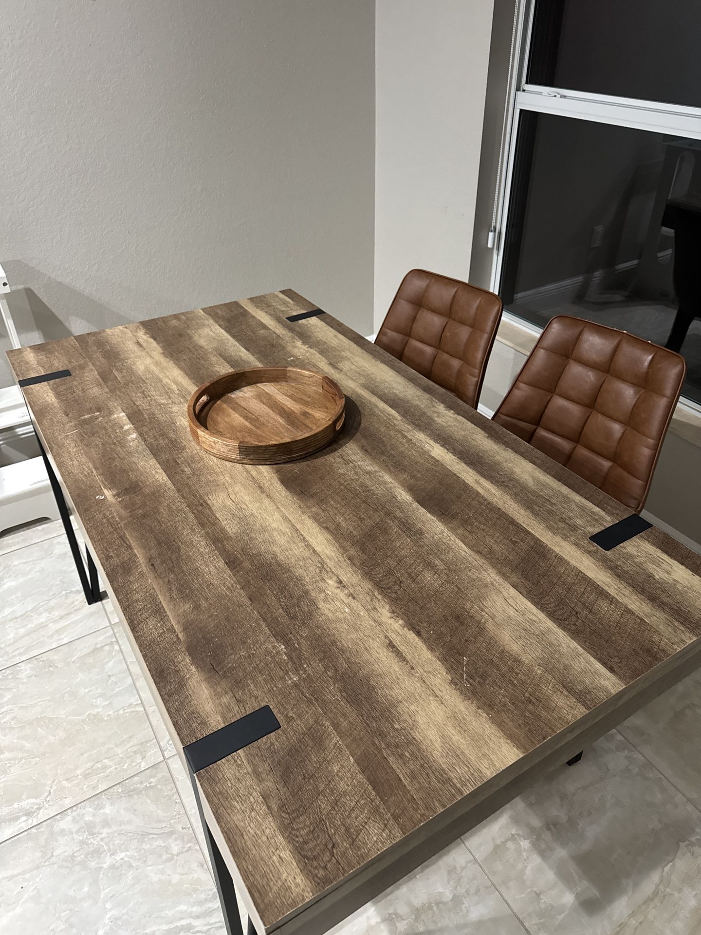 Dining Table With (4) Matching Chairs!