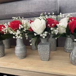 Bud vases with flowers