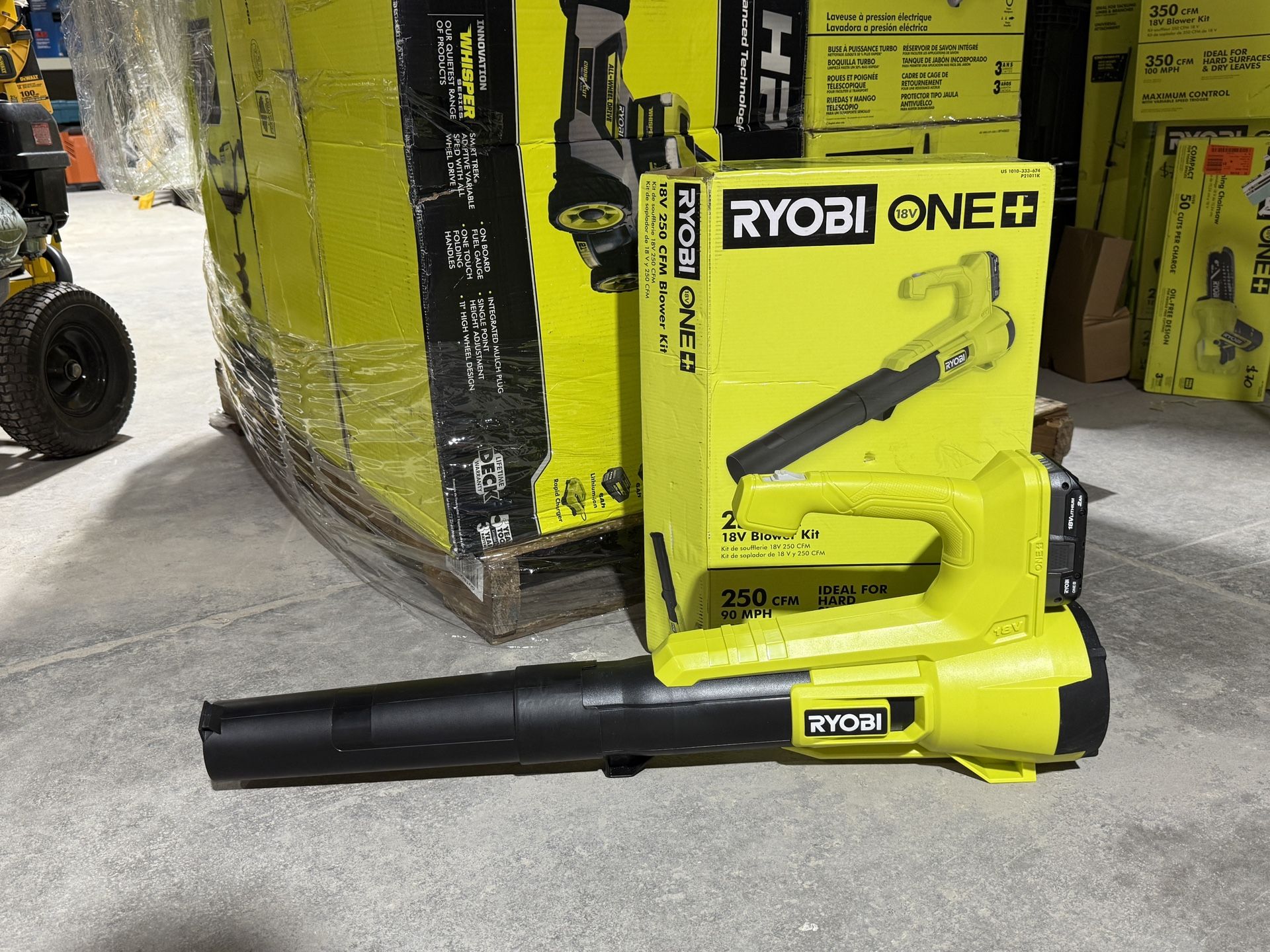 RYOBI 18V ONE+ 250 cfm Leaf Blower Kit
