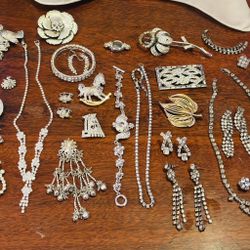 Ventage. Jewelry Lot