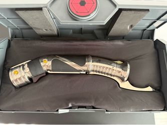 Darth Tyranus Legacy Lightsaber Hilt w/ Original Case
