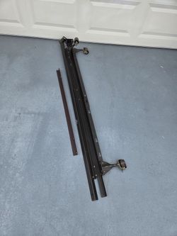 ADJUSTABLE METAL FRAME for full or queen in good condition