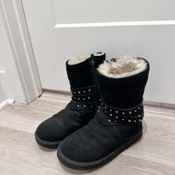 UGG classic boots US kid 4 = US 6