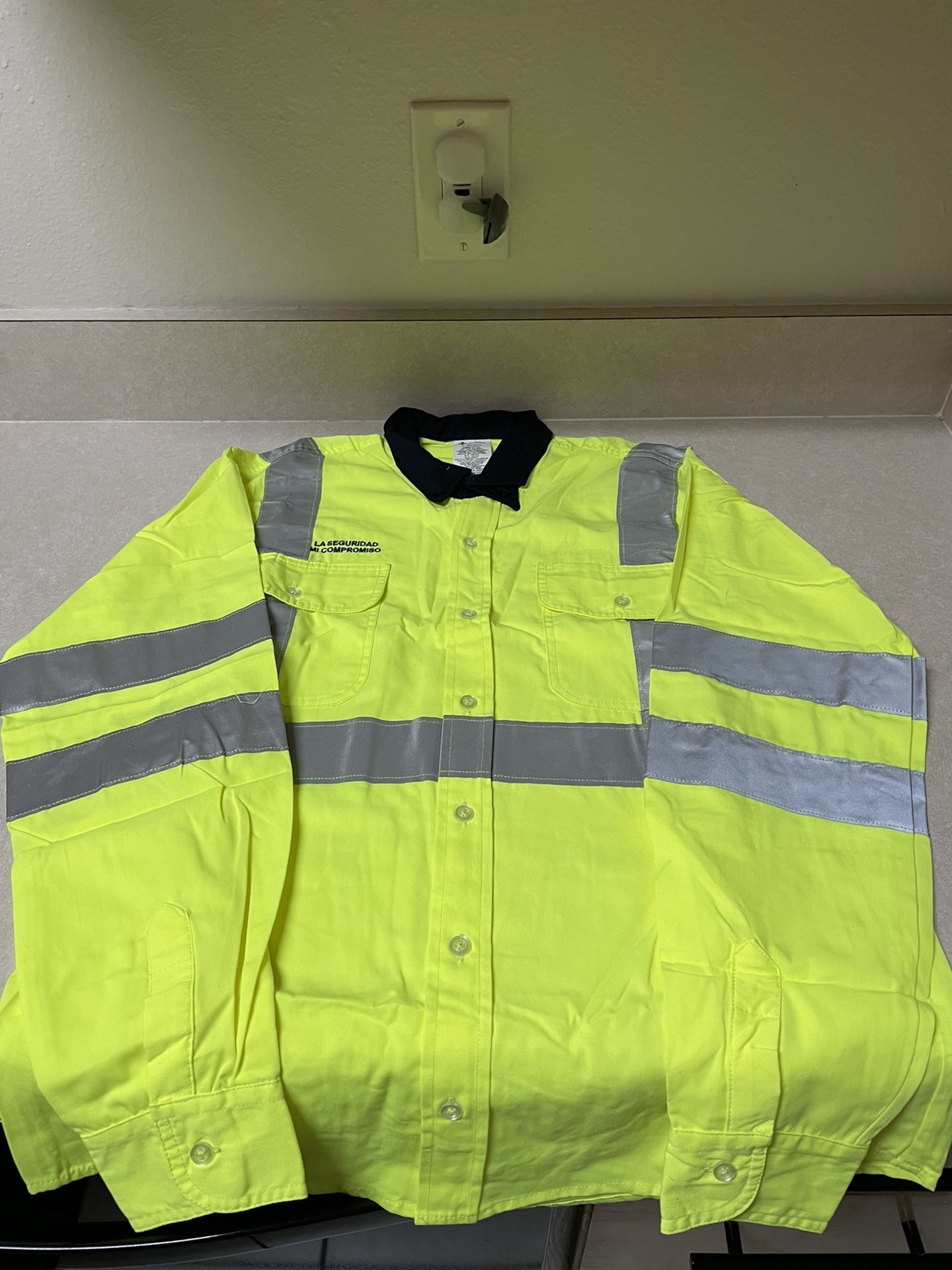 2 Long Sleve Vest Like Shirts, Size: M