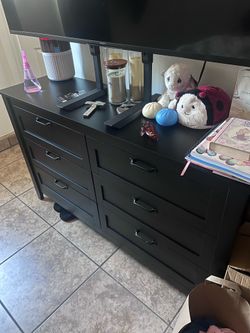 Dresser/Drawer/TV Console
