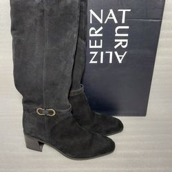 NATURALIZER knee high boots. Black suede. Size 9 women's shoes. Brand new in box 