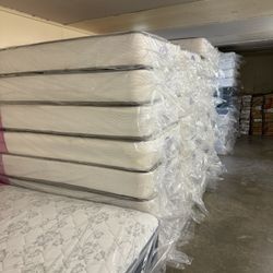 Queen size mattress sets for 270 full-size mattress sets for 250 per set king size sets for $400 per set twin size sets for only $200 a set e mattress