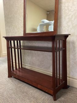 Table with mirror