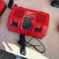 Milwaukee M18 Dual Bay Simultaneous Rapid Charger