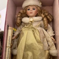 PORCELAIN DOLLS COLLECTION 